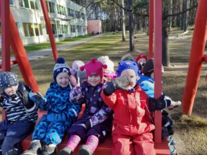 Sinililled uurivad elurikkust (Põlva lasteaed Mesimumm)
