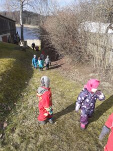 Sinililled uurivad elurikkust (Põlva lasteaed Mesimumm)